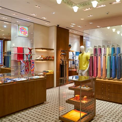 how much does hermes sales associate make